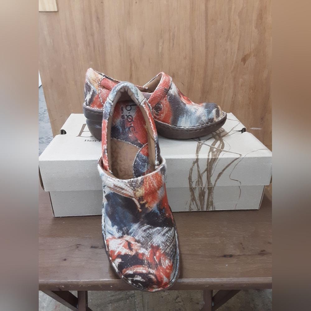EUC!!! Born Concept "Peggy Coral" Brown Print Clogs. Size 6.5